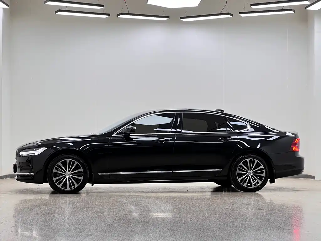 Volvo Volvo S90 2024 B5 Momentum Luxury Edition 2024 - thumbnail 4