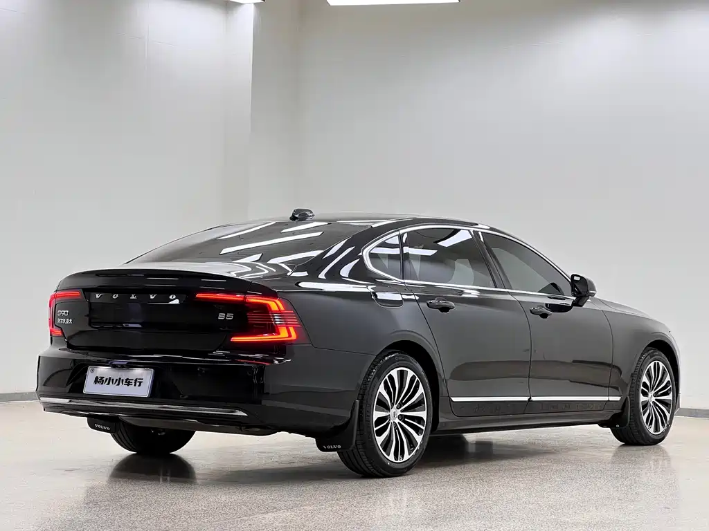 Volvo Volvo S90 2024 B5 Momentum Luxury Edition 2024 - thumbnail 5