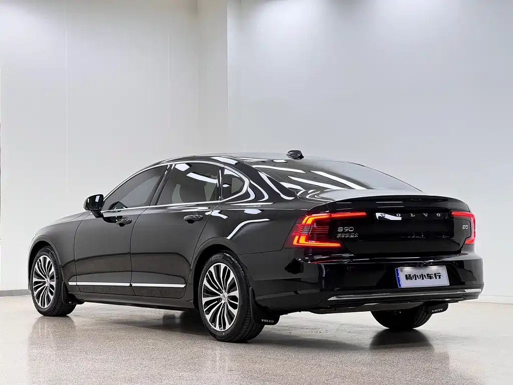 Volvo Volvo S90 2024 B5 Momentum Luxury Edition 2024 - thumbnail 7