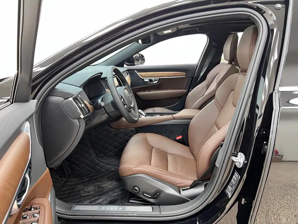 Volvo Volvo S90 2024 B5 Momentum Luxury Edition 2024 - thumbnail 15