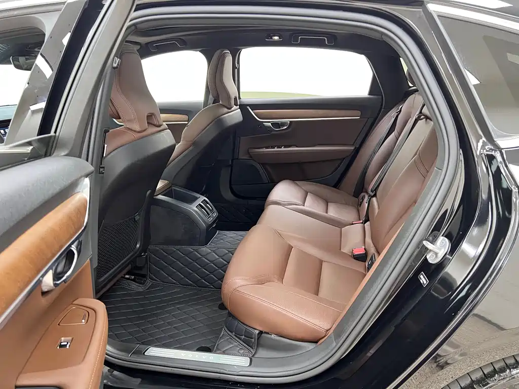 Volvo Volvo S90 2024 B5 Momentum Luxury Edition 2024 - thumbnail 16