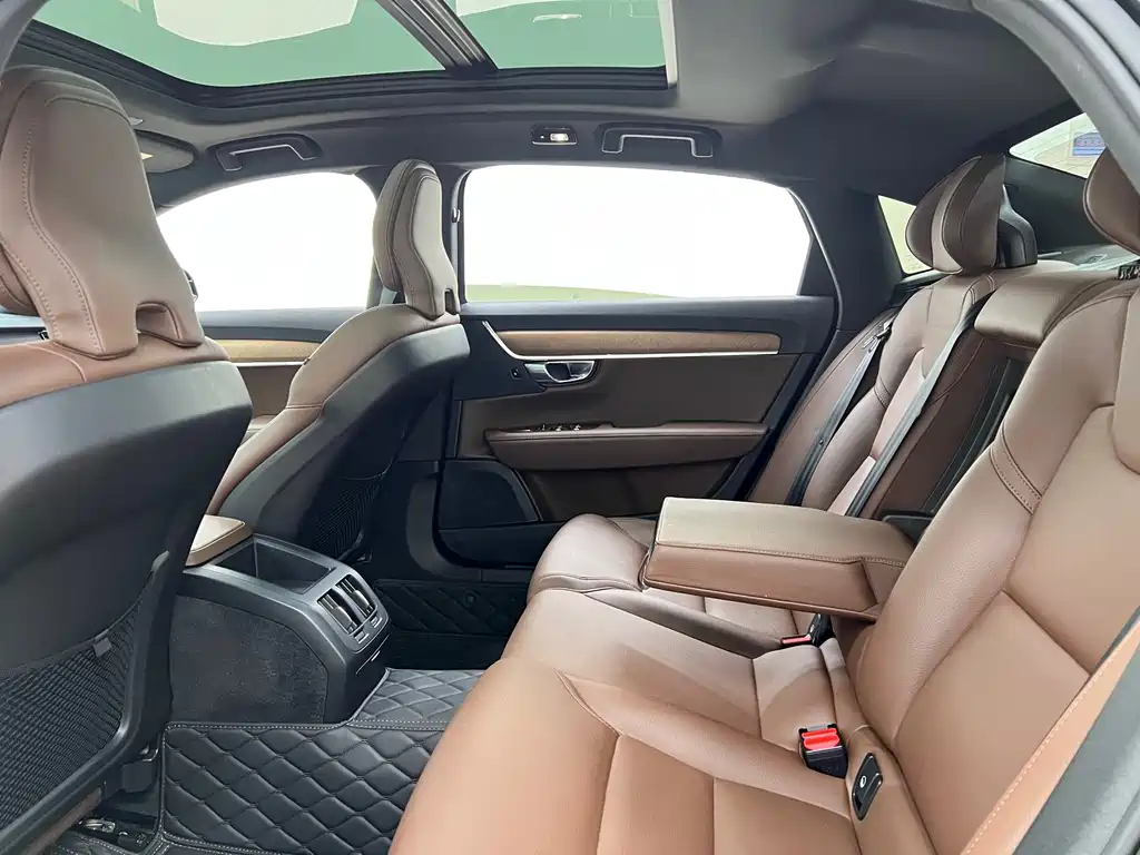 Volvo Volvo S90 2024 B5 Momentum Luxury Edition 2024 - thumbnail 18