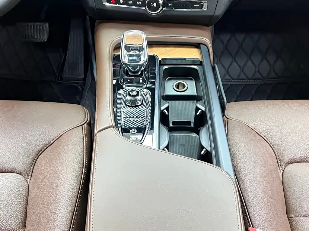 Volvo Volvo S90 2024 B5 Momentum Luxury Edition 2024 - thumbnail 25