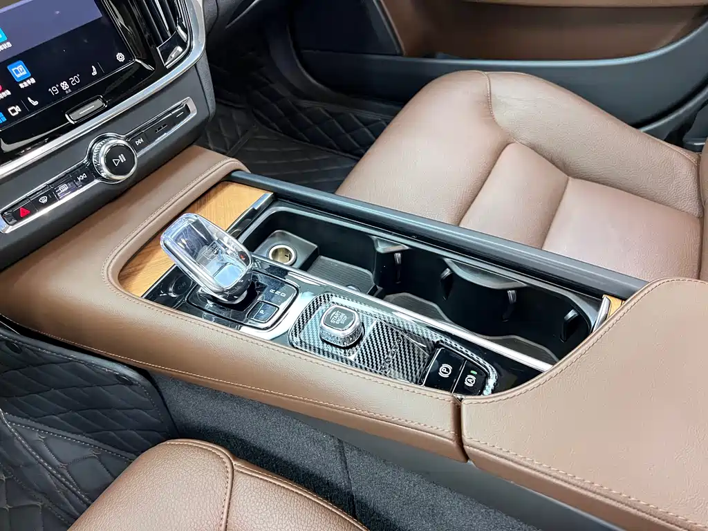 Volvo Volvo S90 2024 B5 Momentum Luxury Edition 2024 - thumbnail 28
