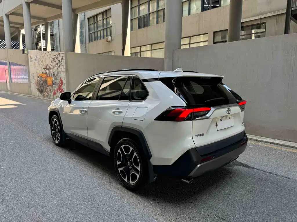 Toyota RAV4 2020 2.0L CVT AWD Premium Edition 2020 - thumbnail 4