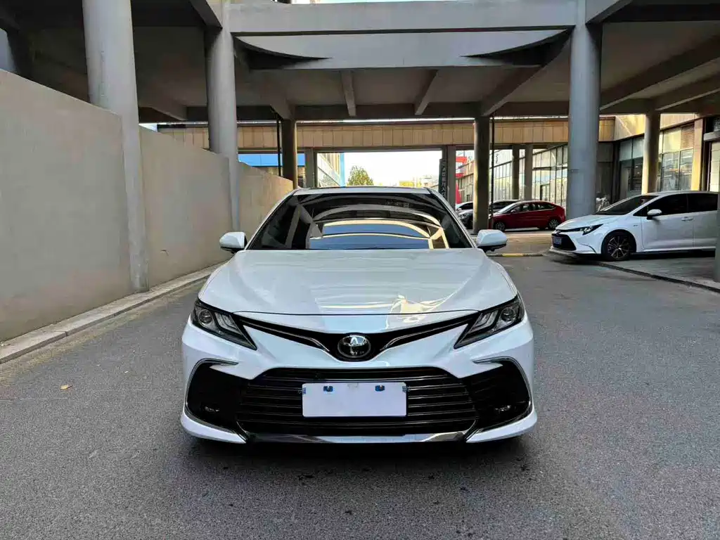 Toyota Toyota Camry 2022 2.0GVP Leading Edition 2023 - thumbnail 2