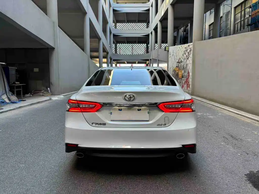 Toyota Toyota Camry 2022 2.0GVP Leading Edition 2023 - thumbnail 3