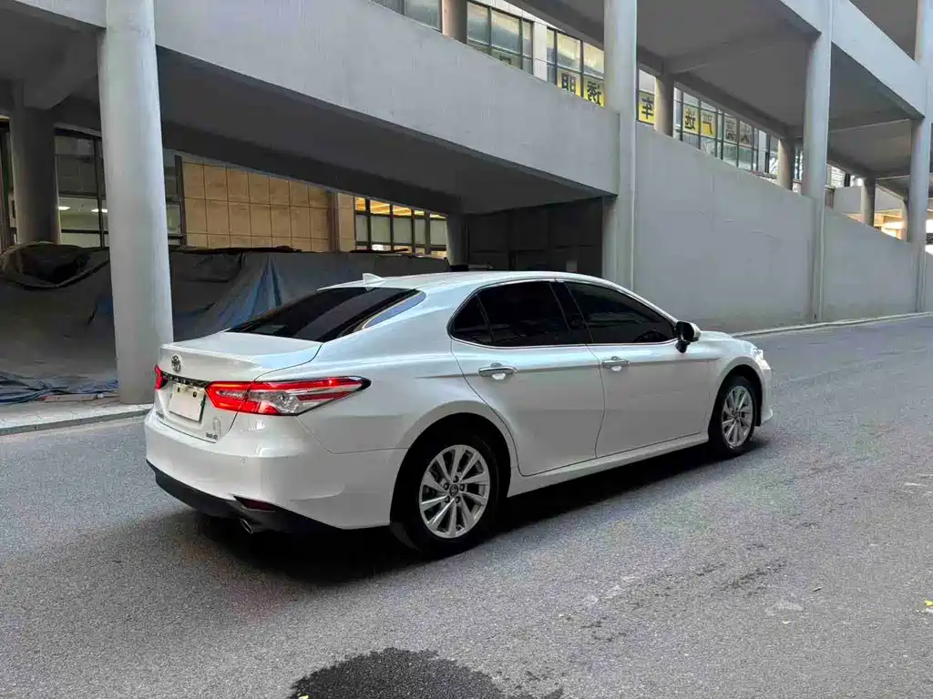 Toyota Toyota Camry 2022 2.0GVP Leading Edition 2023 - thumbnail 5