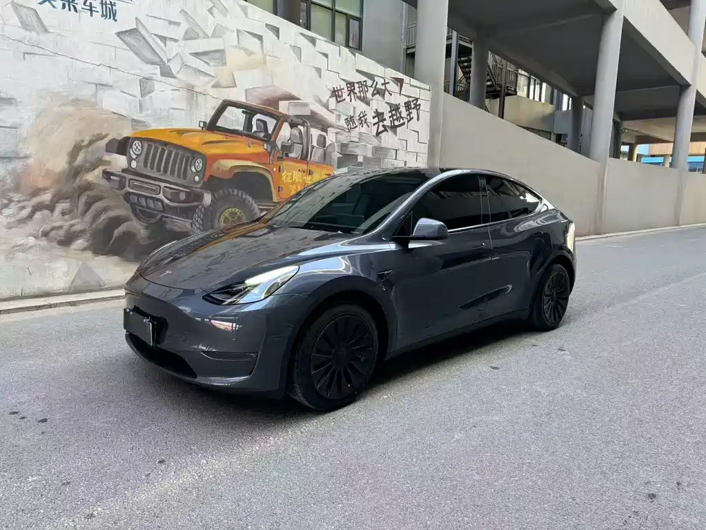 Tesla Model Y Long Range All-Wheel Drive 2022 Refresh 2023