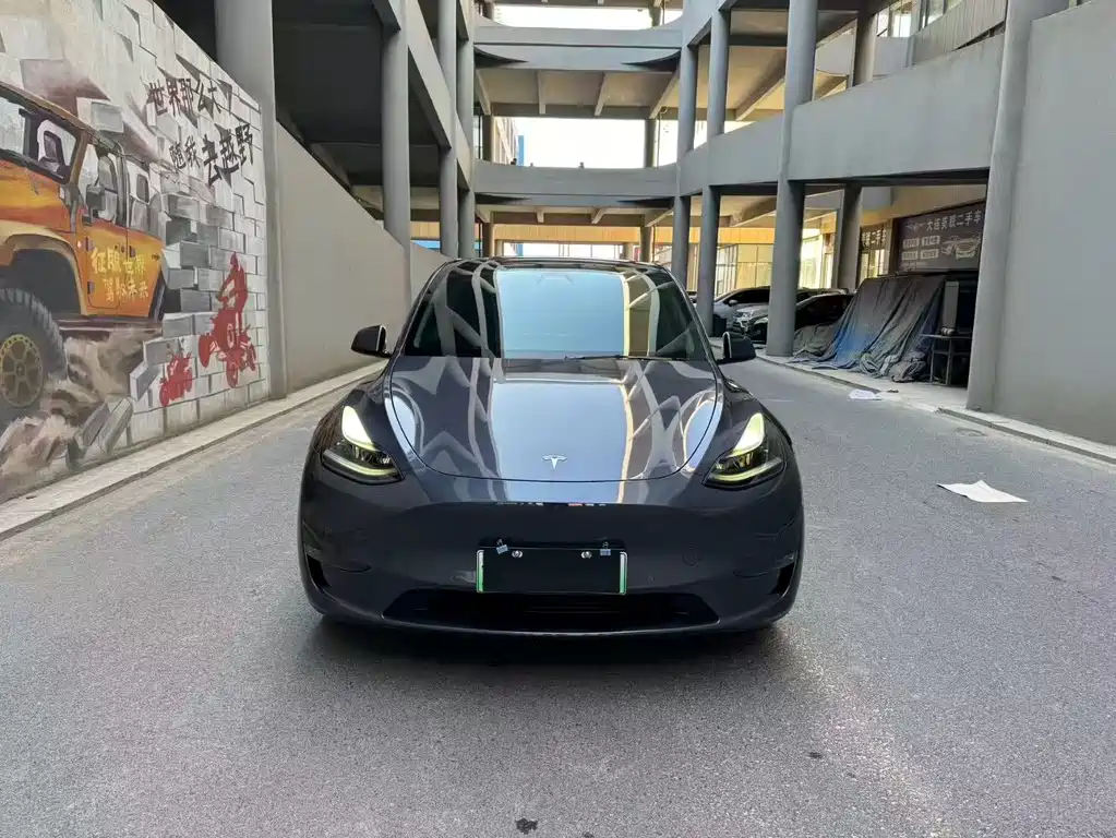 Tesla Model Y Long Range All-Wheel Drive 2022 Refresh 2023 - thumbnail 2