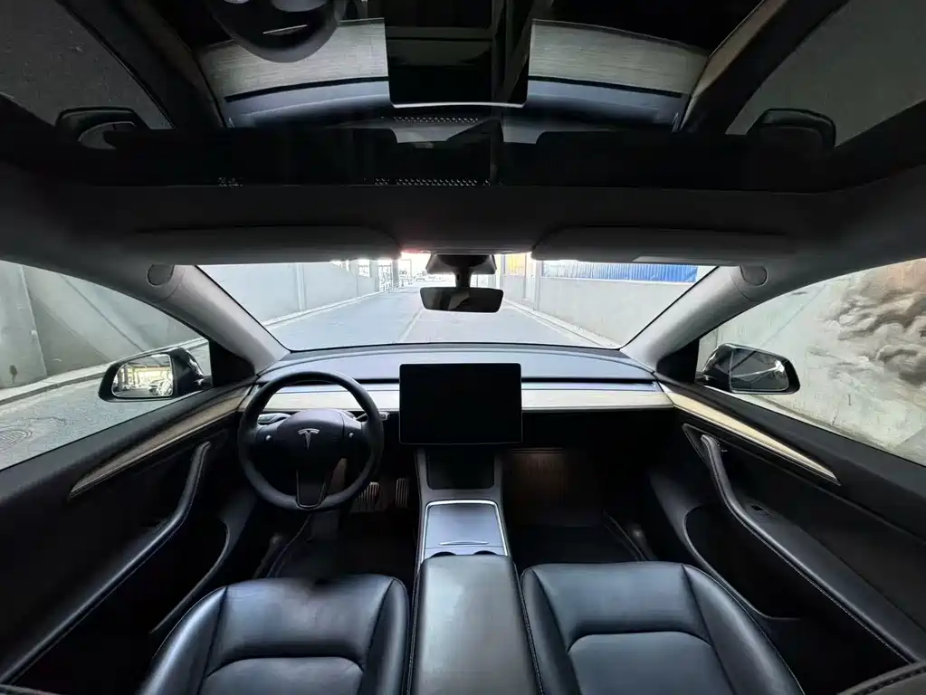 Tesla Model Y Long Range All-Wheel Drive 2022 Refresh 2023 - thumbnail 8