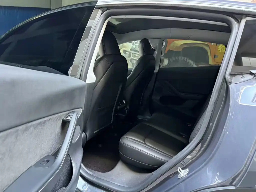 Tesla Model Y Long Range All-Wheel Drive 2022 Refresh 2023 - thumbnail 9