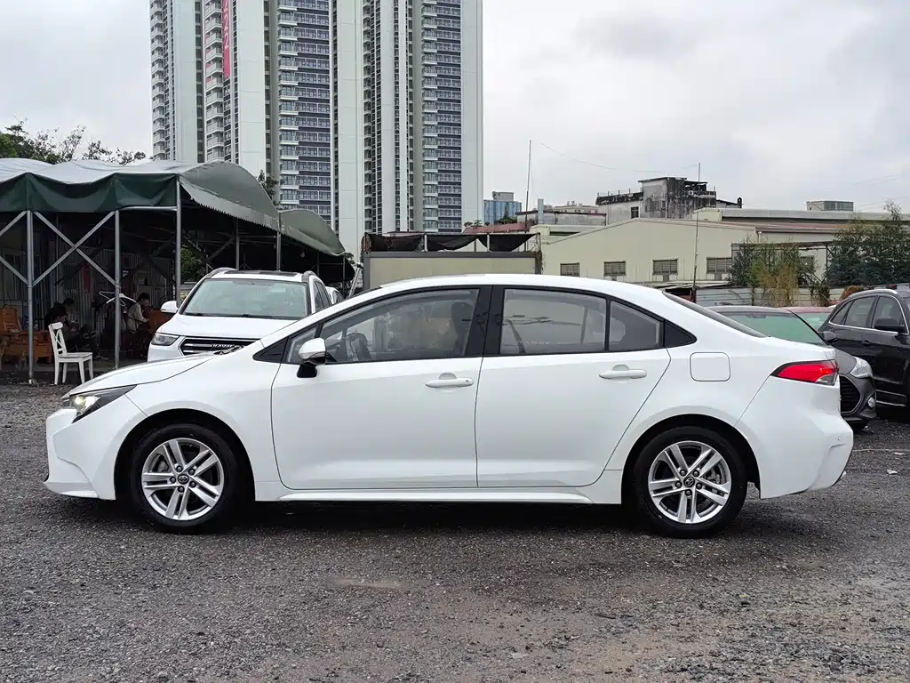 Toyota Toyota Corolla 2022 TNGA 1.5L CVT Leading Edition 2022 - thumbnail 3