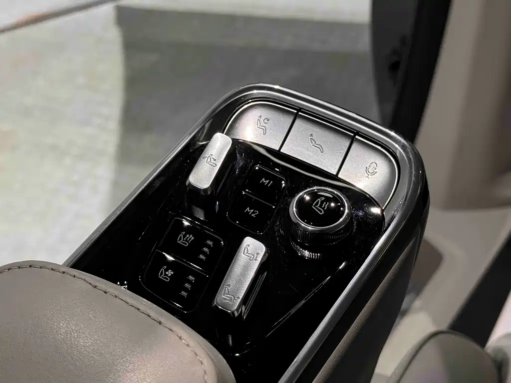 Volvo Volvo EM90 2025 Ultra Six-Seat 2025 - thumbnail 16