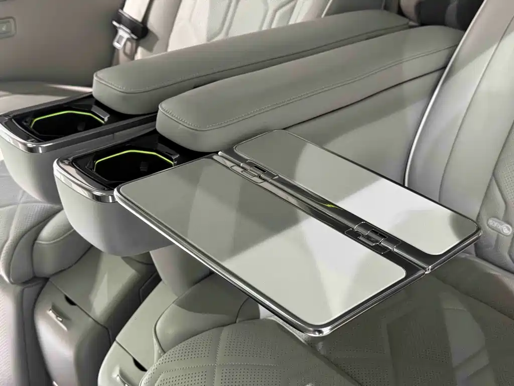Volvo Volvo EM90 2025 Ultra Six-Seat 2025 - thumbnail 17