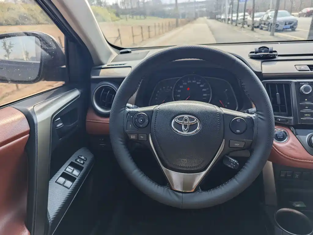 Toyota RAV4 2015 2.5L Automatic AWD Premium Edition 2015 - thumbnail 8