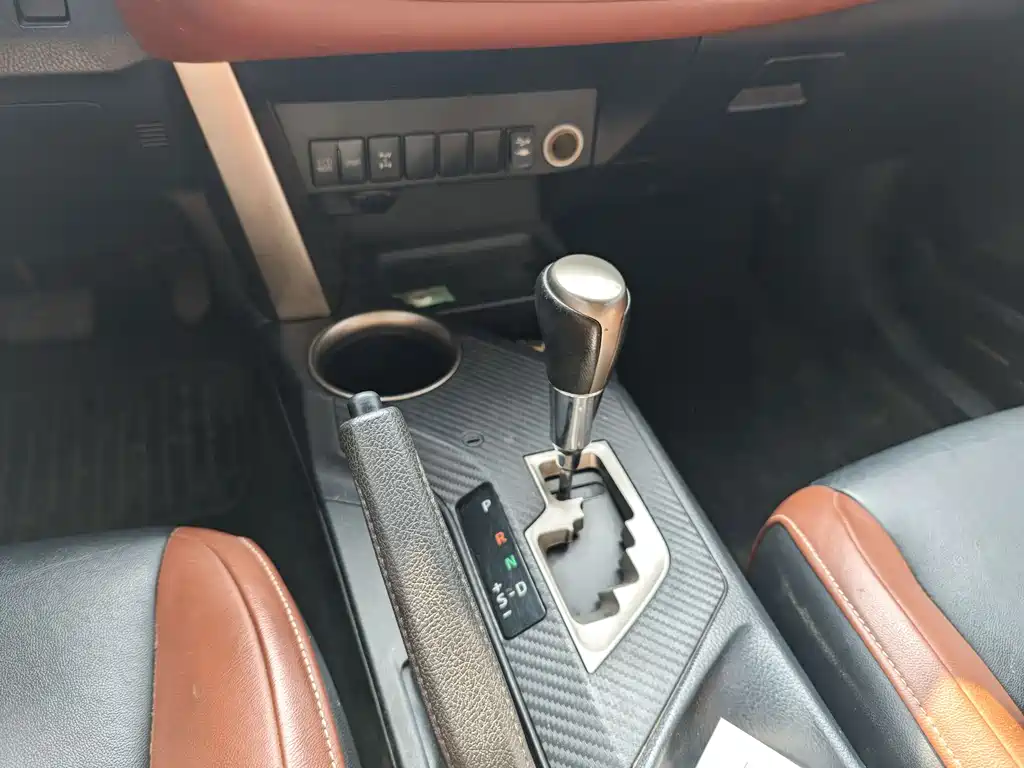 Toyota RAV4 2015 2.5L Automatic AWD Premium Edition 2015 - thumbnail 9