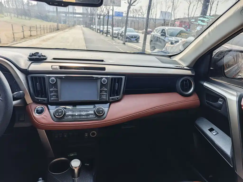 Toyota RAV4 2015 2.5L Automatic AWD Premium Edition 2015 - thumbnail 10