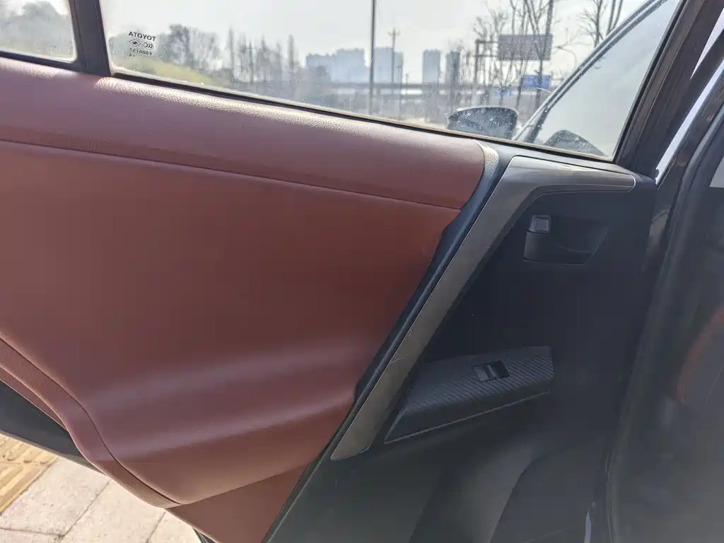Toyota RAV4 2015 2.5L Automatic AWD Premium Edition 2015 - thumbnail 13