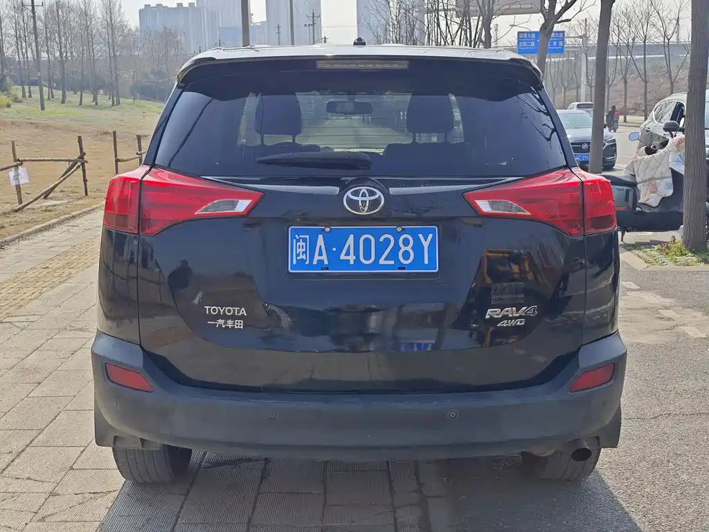 Toyota RAV4 2015 2.5L Automatic AWD Premium Edition 2015 - thumbnail 17