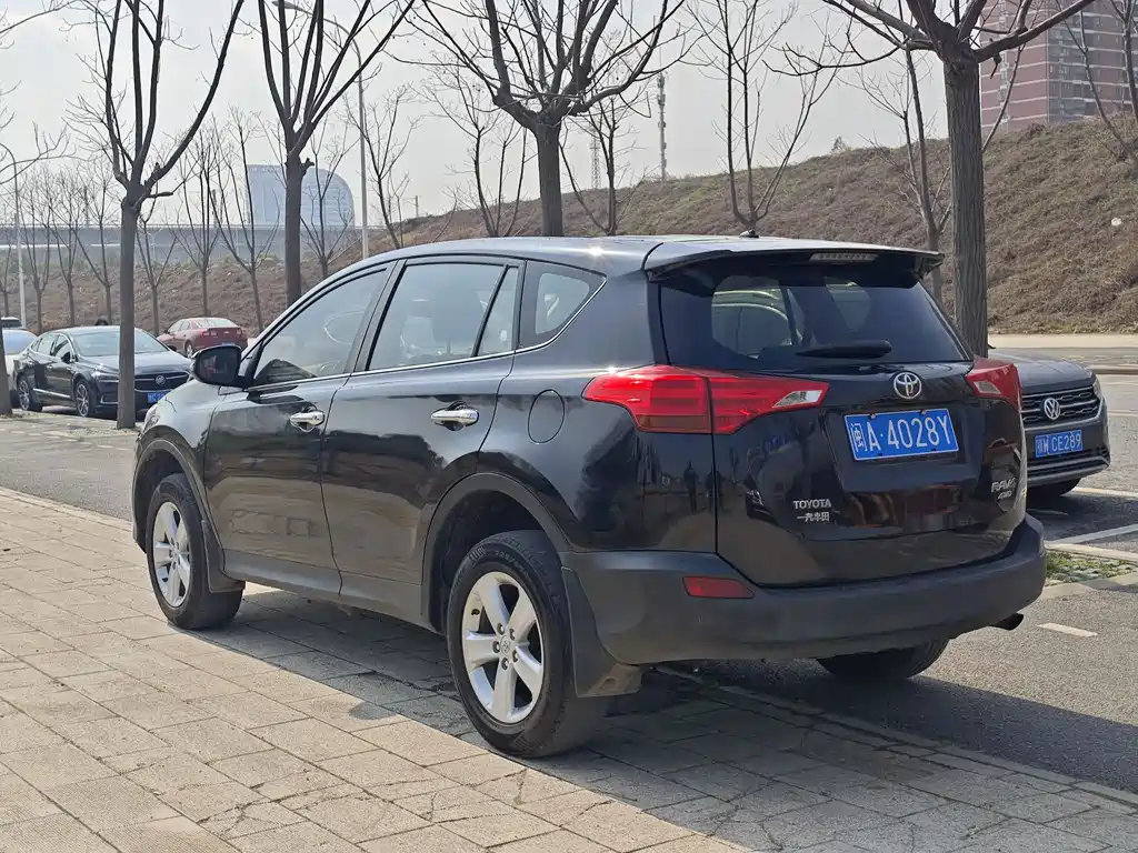 Toyota RAV4 2015 2.5L Automatic AWD Premium Edition 2015 - thumbnail 18