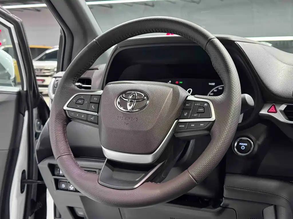 Toyota Toyota Granvia 2024 2.5L Hybrid Premium PLUS AWD 2026 - thumbnail 11