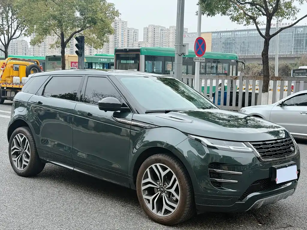 Land Rover Range Rover Evoque 2024 Range Rover Evoque L HSE Aurora Limited Edition 2025 - thumbnail 3
