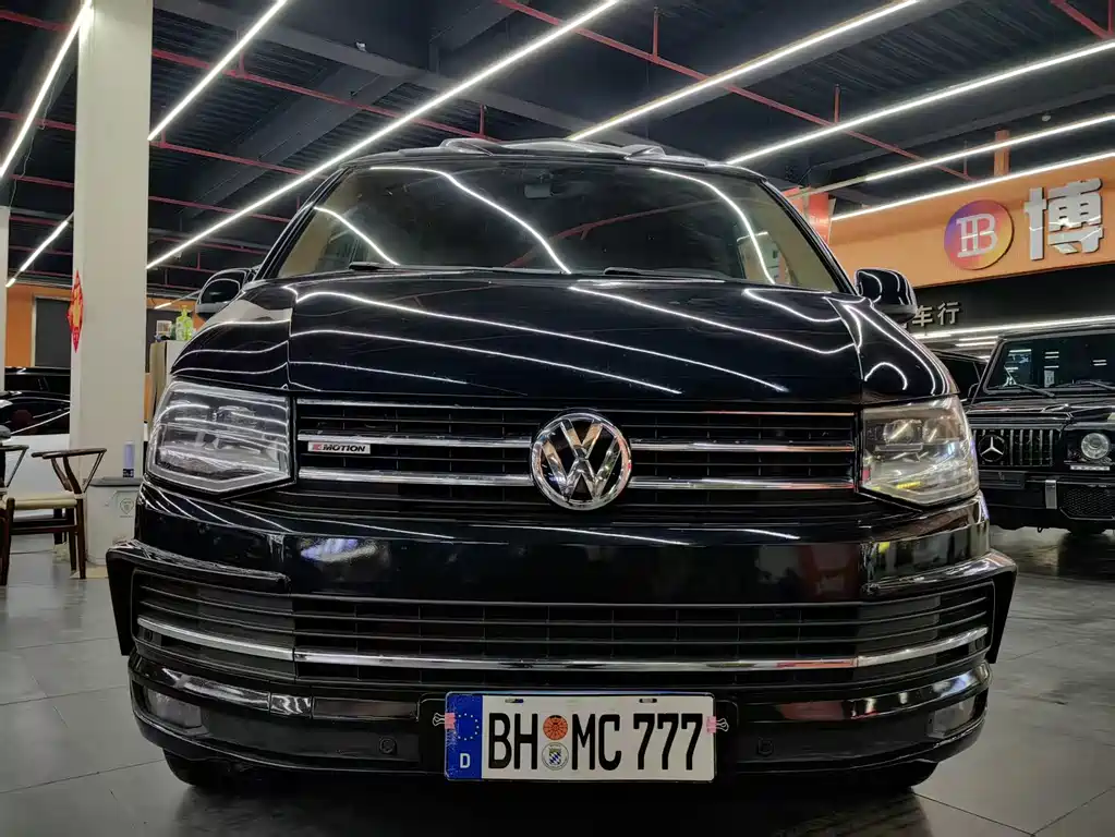 Volkswagen Kale威 2017 2.0TSI 4WD Comfort 7-seater Wait, I need to correct this. "Kale威" appears to be a transliteration of "Caly" or similar. The internationally accepted name would be: **Volkswagen Multivan 2017 2.0TSI 4Motion Comfort 7-seater** Actually, looking more carefully at "凯路威", this is the Chinese name for Volkswagen's MPV model, which is internationally known as: **Volkswagen Multivan** 2017 - thumbnail 2