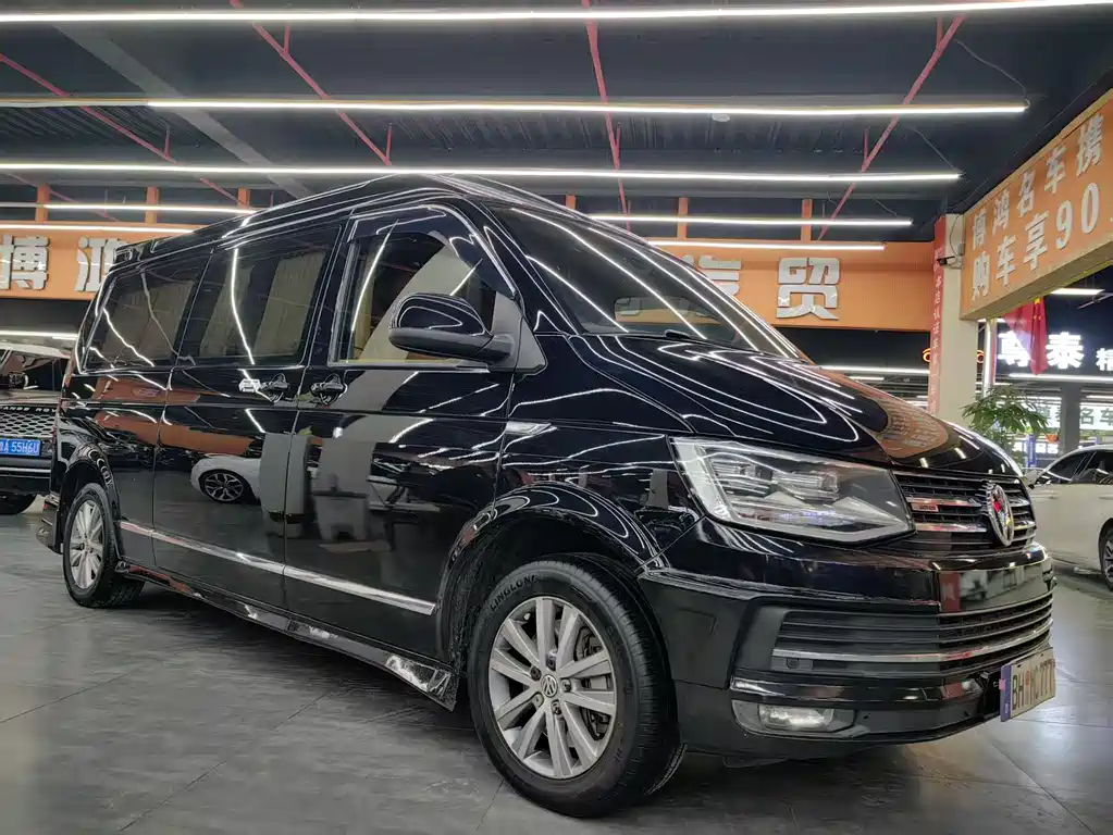 Volkswagen Kale威 2017 2.0TSI 4WD Comfort 7-seater Wait, I need to correct this. "Kale威" appears to be a transliteration of "Caly" or similar. The internationally accepted name would be: **Volkswagen Multivan 2017 2.0TSI 4Motion Comfort 7-seater** Actually, looking more carefully at "凯路威", this is the Chinese name for Volkswagen's MPV model, which is internationally known as: **Volkswagen Multivan** 2017 - thumbnail 3