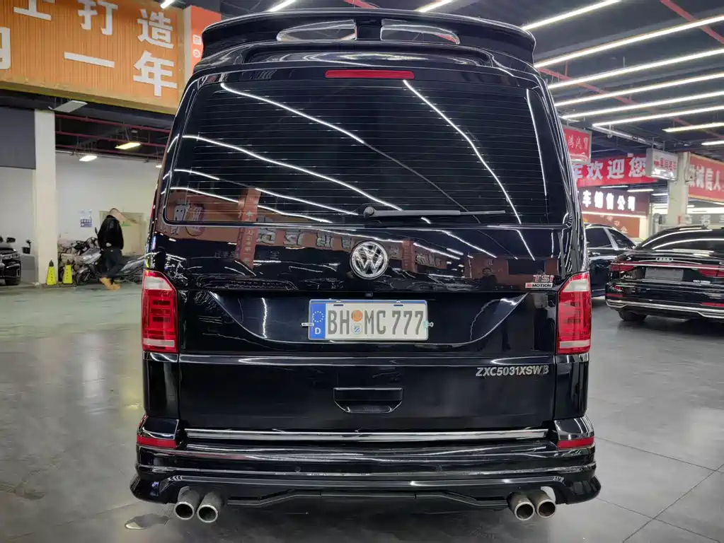 Volkswagen Kale威 2017 2.0TSI 4WD Comfort 7-seater Wait, I need to correct this. "Kale威" appears to be a transliteration of "Caly" or similar. The internationally accepted name would be: **Volkswagen Multivan 2017 2.0TSI 4Motion Comfort 7-seater** Actually, looking more carefully at "凯路威", this is the Chinese name for Volkswagen's MPV model, which is internationally known as: **Volkswagen Multivan** 2017 - thumbnail 17