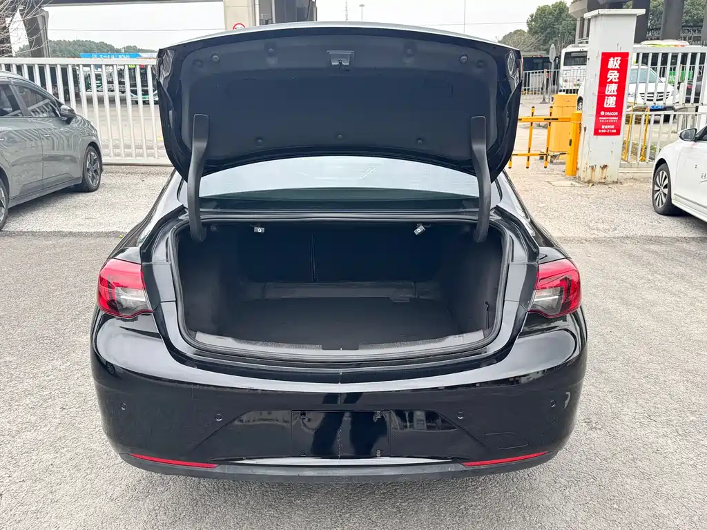 Buick Buick Regal 2017 20T Essence Edition 2018 - thumbnail 11