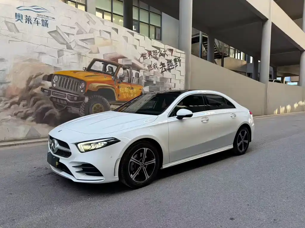 Mercedes-Benz Mercedes-Benz A-Class 2022 Facelift A 200 L Sport Sedan Fashion Edition 2023