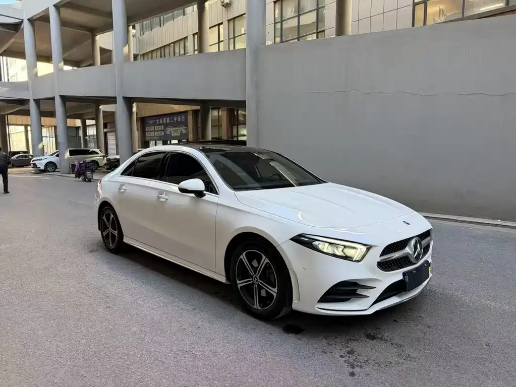 Mercedes-Benz Mercedes-Benz A-Class 2022 Facelift A 200 L Sport Sedan Fashion Edition 2023 - thumbnail 3