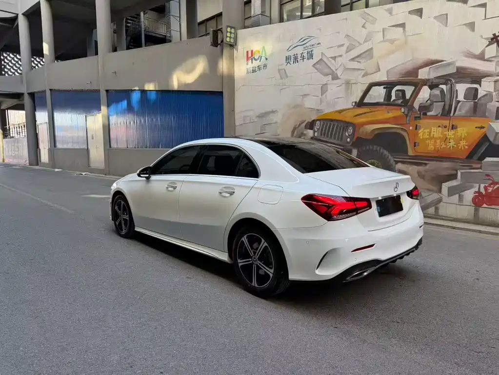 Mercedes-Benz Mercedes-Benz A-Class 2022 Facelift A 200 L Sport Sedan Fashion Edition 2023 - thumbnail 4
