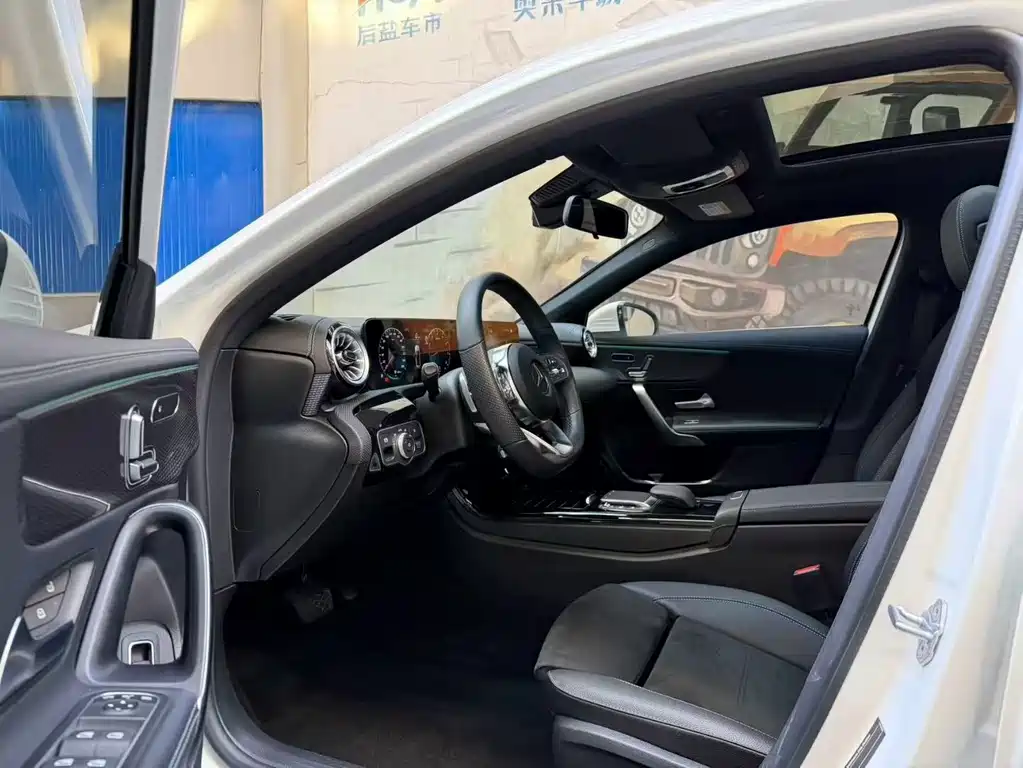 Mercedes-Benz Mercedes-Benz A-Class 2022 Facelift A 200 L Sport Sedan Fashion Edition 2023 - thumbnail 7