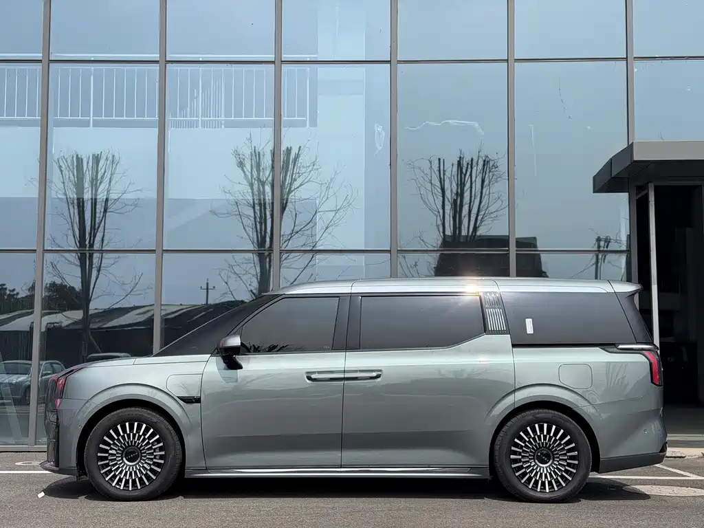Zeekr Zeekr 009 2024 Model Seven-seat Aisle Version AWD 108kWh 2024 - thumbnail 3