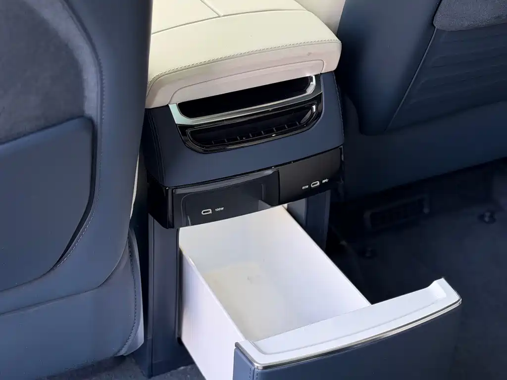 Zeekr Zeekr 009 2024 Model Seven-seat Aisle Version AWD 108kWh 2024 - thumbnail 9