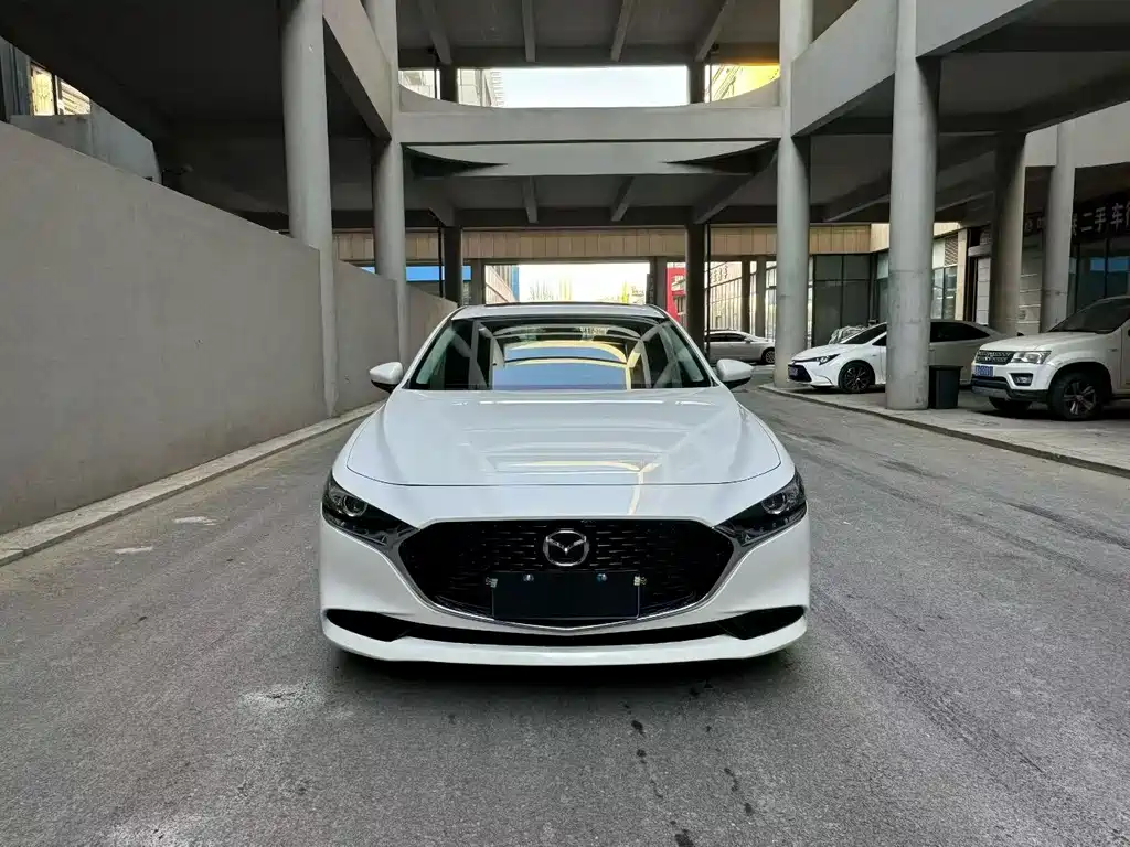 Mazda Mazda 3 Axela 2021 2.0L Automatic Elegant Version 2022 - thumbnail 2