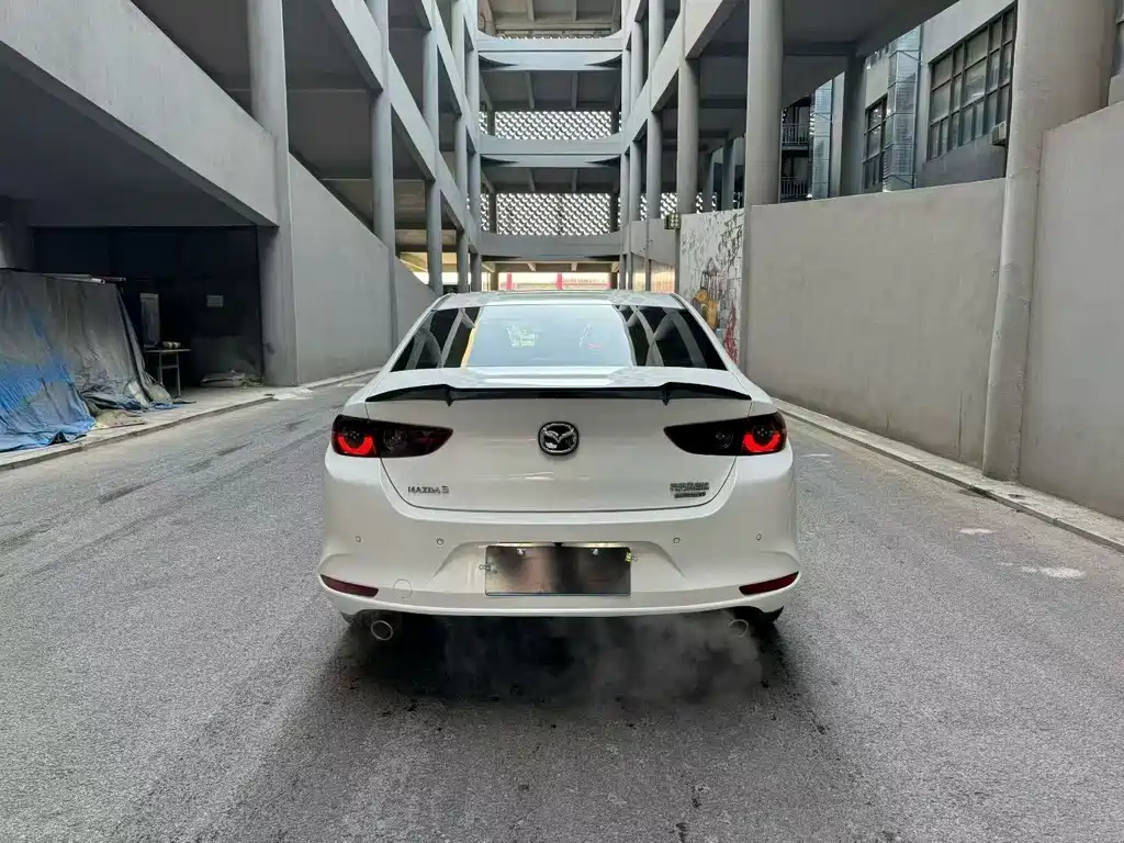 Mazda Mazda 3 Axela 2021 2.0L Automatic Elegant Version 2022 - thumbnail 5
