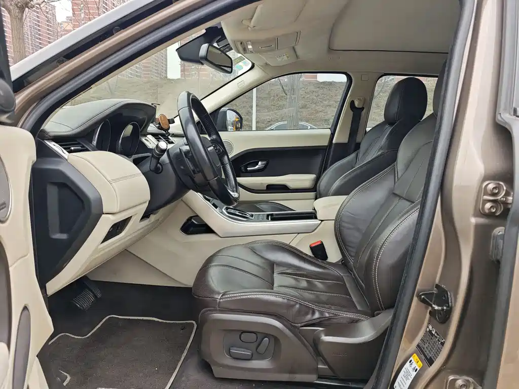 Land Rover Range Rover Evoque 2015 2.0T Dynamic Premium Limited Edition 2015 - thumbnail 4