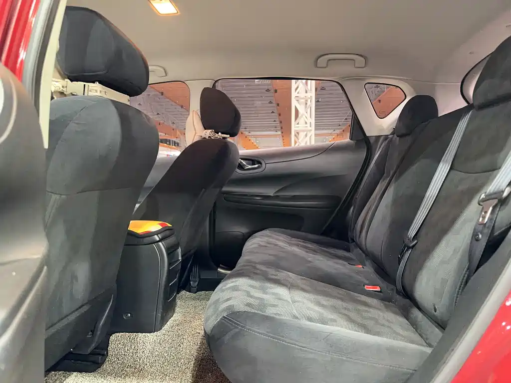 Nissan Nissan Tiida 2014 1.6L CVT Comfort Edition 2015 - thumbnail 2