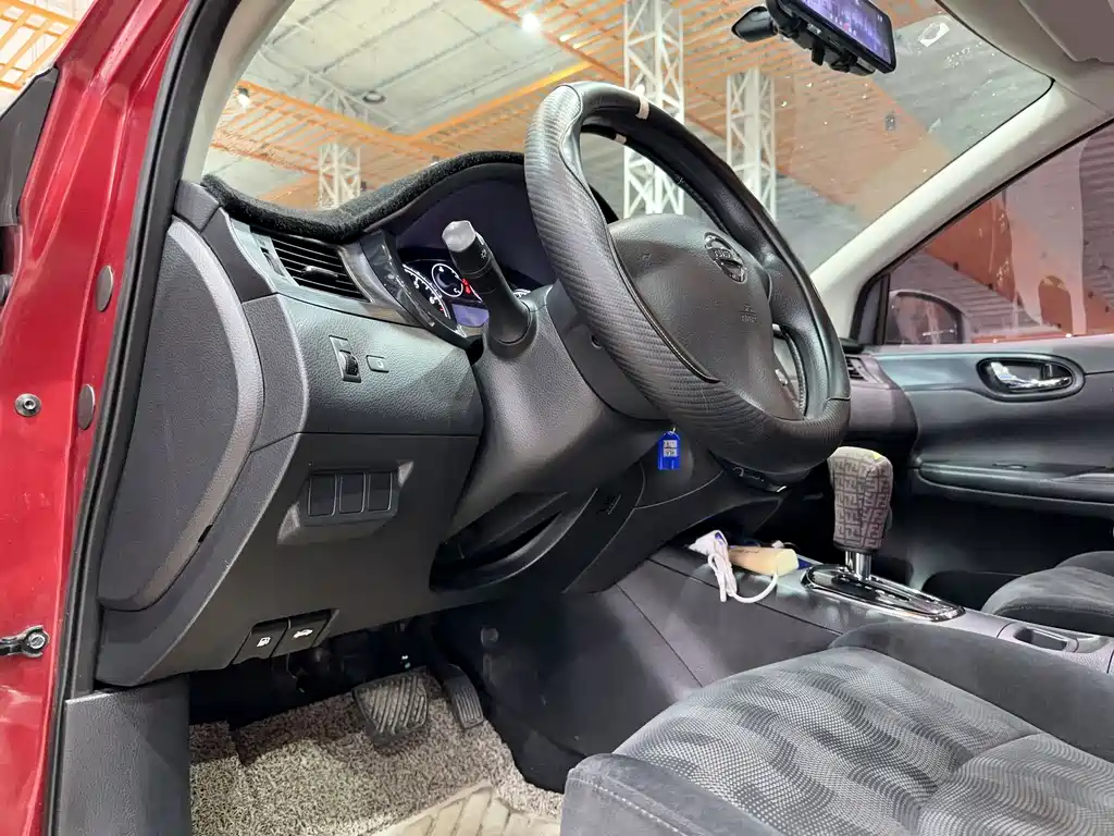 Nissan Nissan Tiida 2014 1.6L CVT Comfort Edition 2015 - thumbnail 4