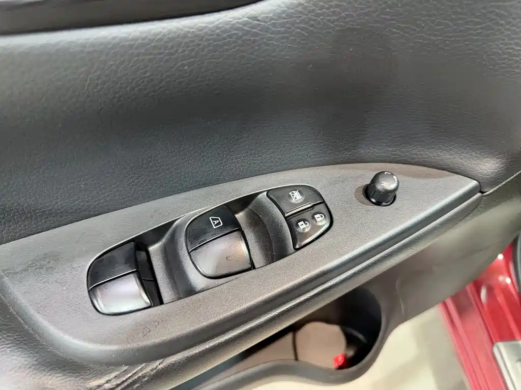 Nissan Nissan Tiida 2014 1.6L CVT Comfort Edition 2015 - thumbnail 6
