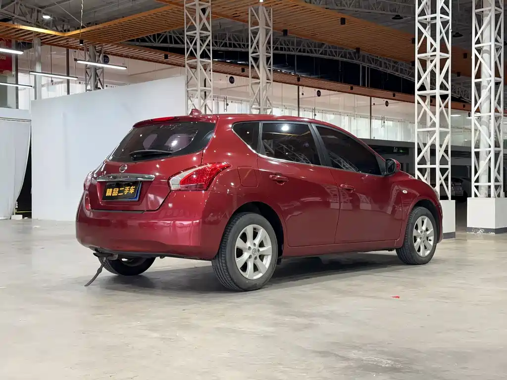 Nissan Nissan Tiida 2014 1.6L CVT Comfort Edition 2015 - thumbnail 9