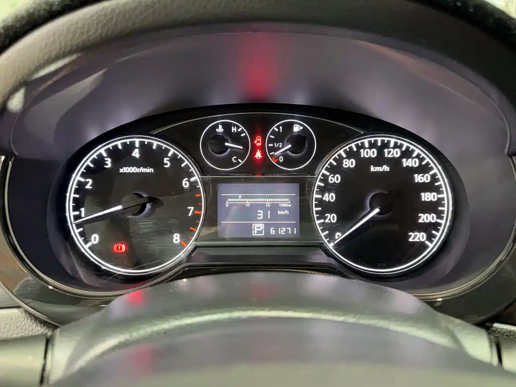 Nissan Nissan Tiida 2014 1.6L CVT Comfort Edition 2015 - thumbnail 16