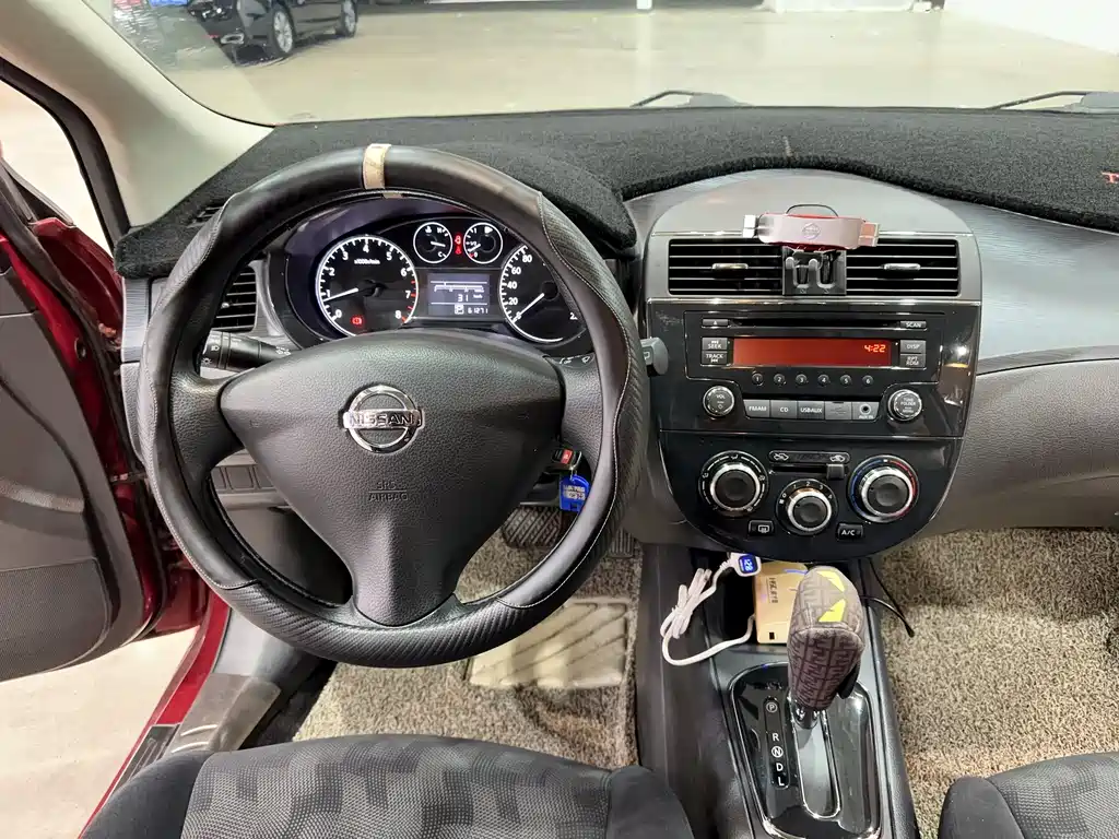 Nissan Nissan Tiida 2014 1.6L CVT Comfort Edition 2015 - thumbnail 17
