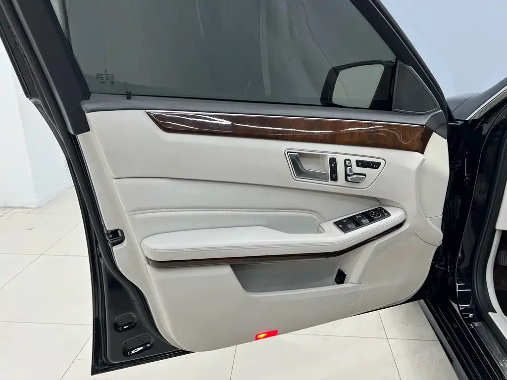 Mercedes-Benz Mercedes-Benz E-Class 2015 Facelift E 200 L 2016 - thumbnail 5