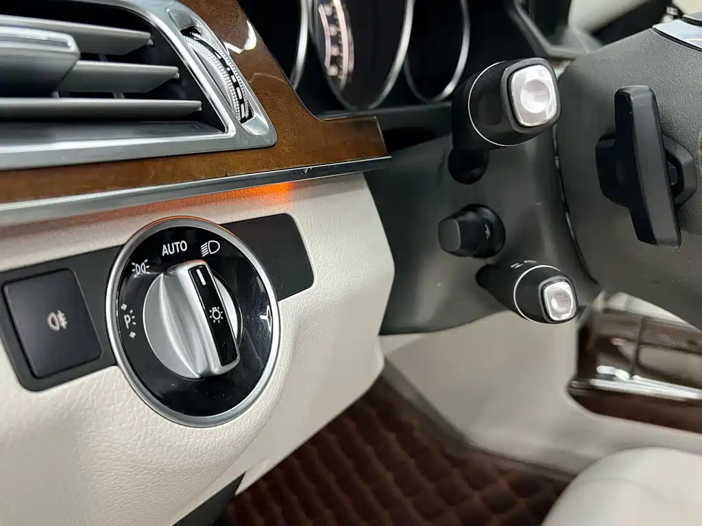 Mercedes-Benz Mercedes-Benz E-Class 2015 Facelift E 200 L 2016 - thumbnail 6