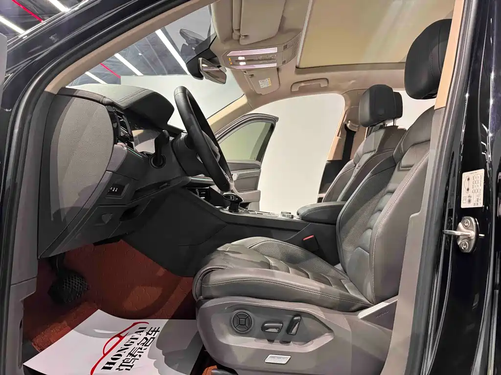 Volkswagen Volkswagen Touareg 2022 3.0TSI R-Line Sport Package 2023 - thumbnail 5