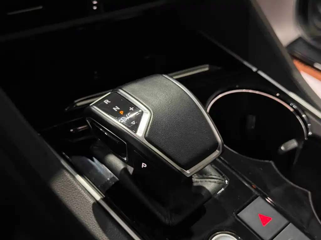 Volkswagen Volkswagen Touareg 2022 3.0TSI R-Line Sport Package 2023 - thumbnail 9